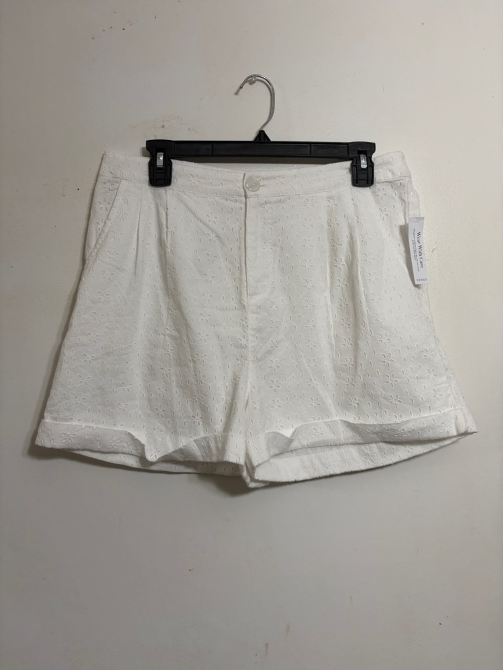 VENUS White High-Waist Eyelet Pleat Shorts